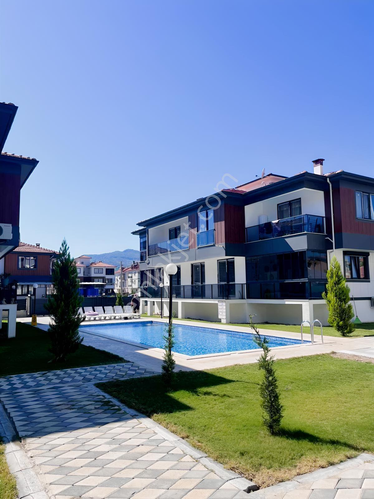 Ortaca Da Havuzlu Site İçerisinde Satılık 1+1 Daire