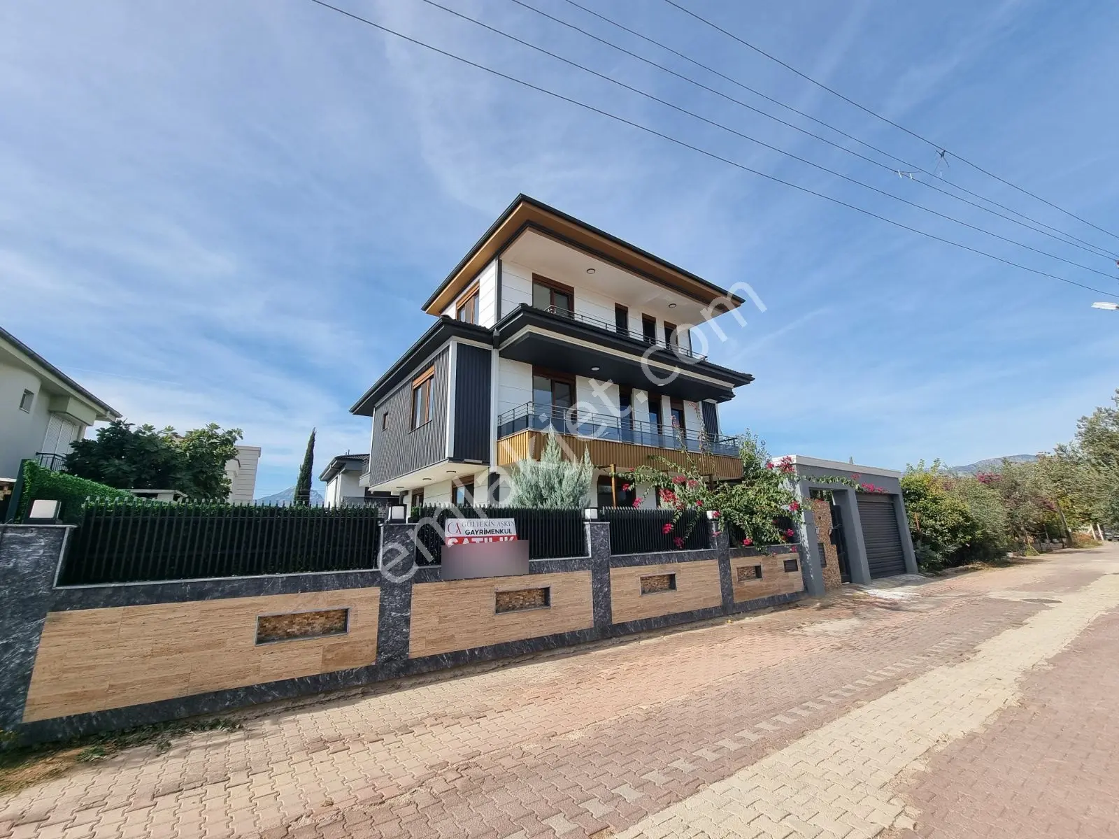 Yeşilbayır Orfe Çiftliği Yakını Satılık 8+1 Lüks Villa