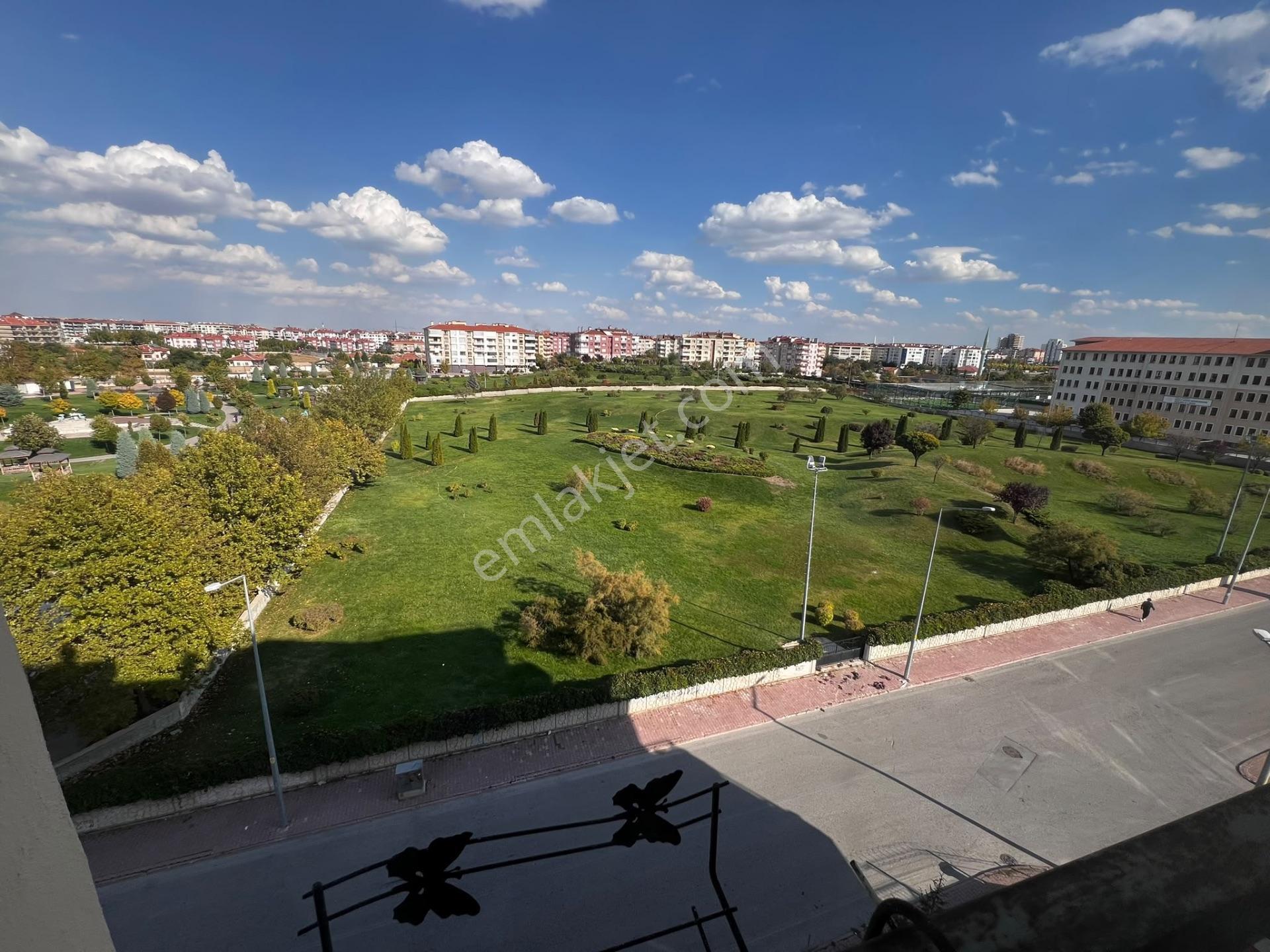 Fetih Cd Muhsinyazıcıoğlu Park Cepheli — fotoğraf 19