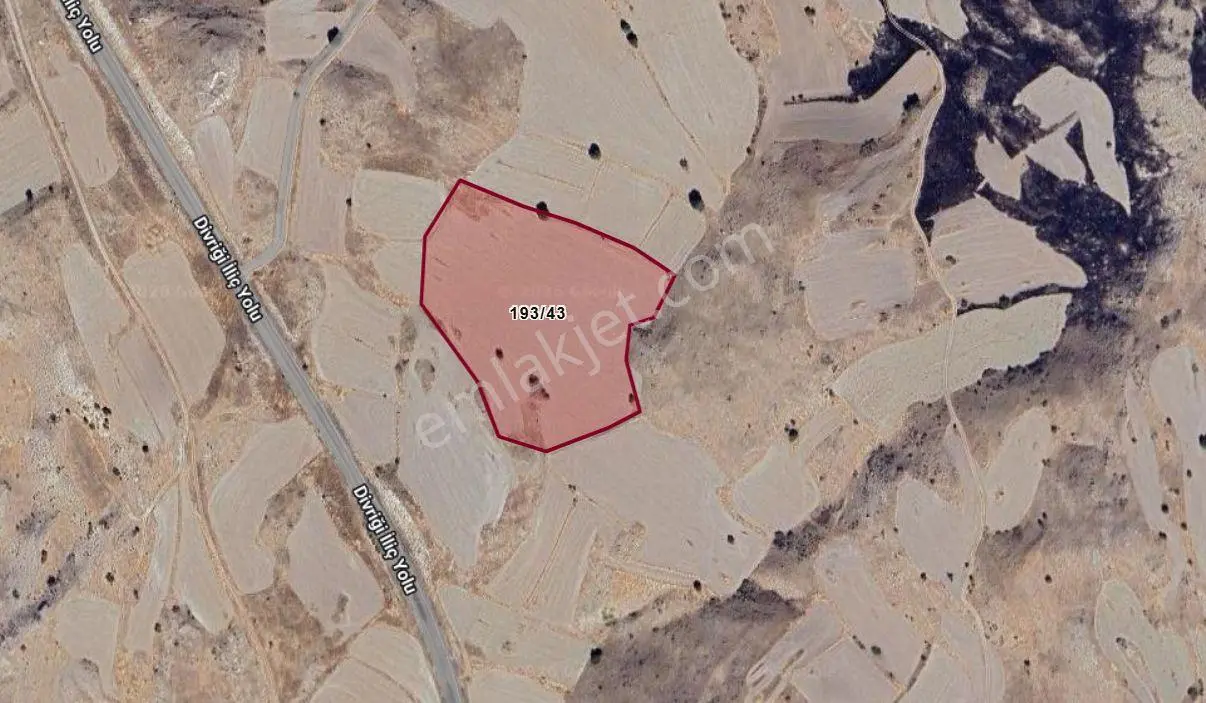 Divriği Kesme Köyü’Nde Dönümü 55 Bin Tl’Den 23.563 M² Satılık Tarla