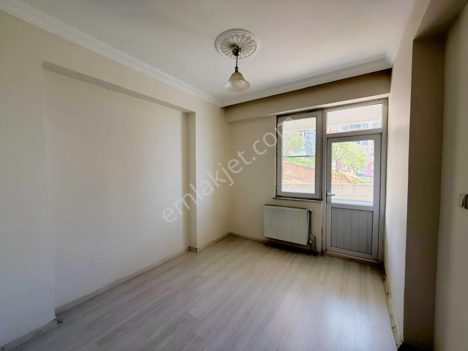Boğazicinde Behice Konuarında Satılık Geniş 3+1 Daire