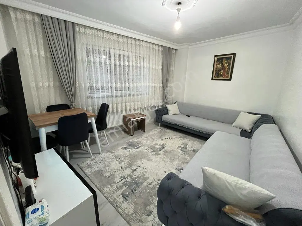 Gaziosmanpaşa Karlıtepe Mahallesinde 15 Yıllık Binada/2+1/85M2/Bahçe Katı Satılı...