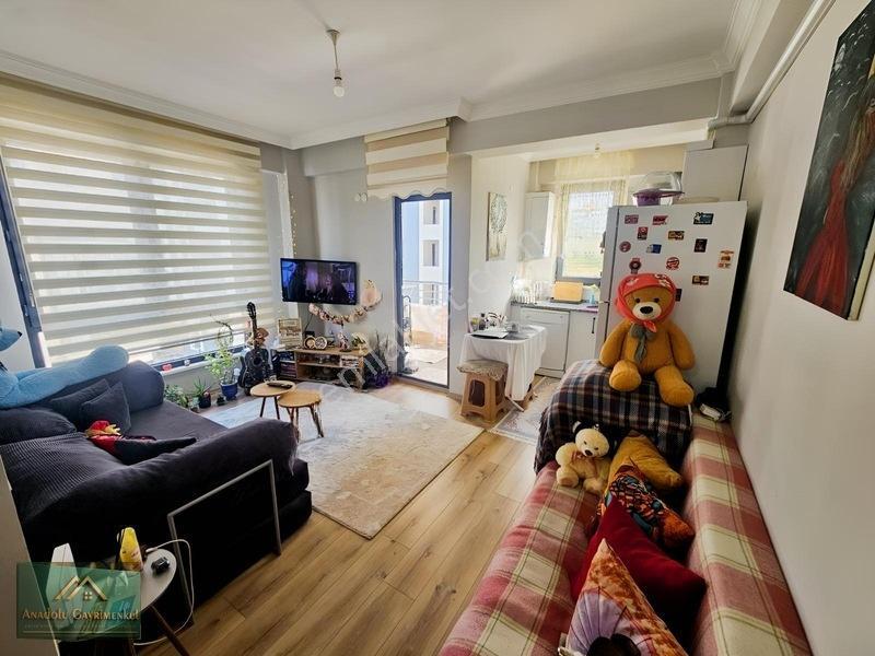 Anadoludan Cumhuriyet Mahallesi'nde Satılık 1+1 — fotoğraf 4