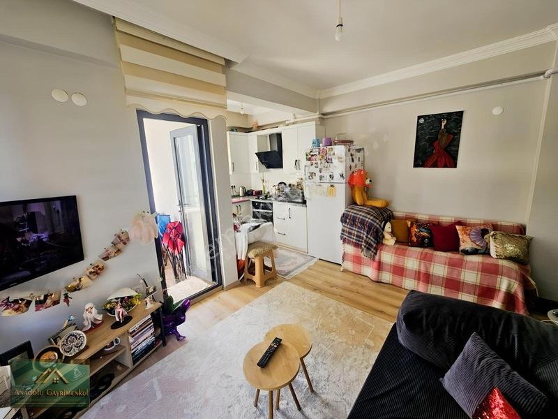 Anadoludan Cumhuriyet Mahallesi'nde Satılık 1+1 — fotoğraf 5