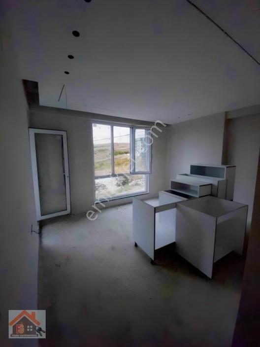 Yalova Çiftlikköy Satılık 2+1 Arakat Daire — fotoğraf 4