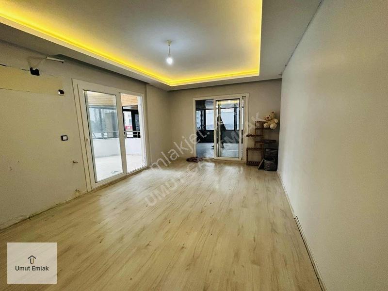 Hasarsız İskanlı Cadde Üstü Teraslı 3+1 Kapalı Mutfak 130 M2 — fotoğraf 2