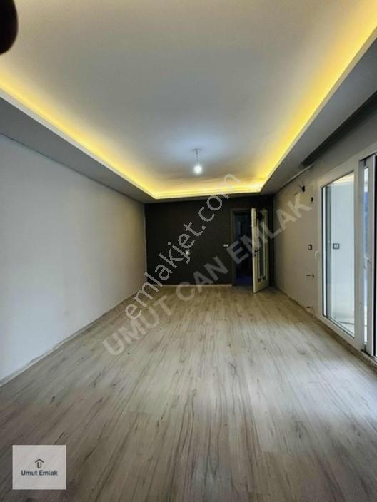 Hasarsız İskanlı Cadde Üstü Teraslı 3+1 Kapalı Mutfak 130 M2 — fotoğraf 3