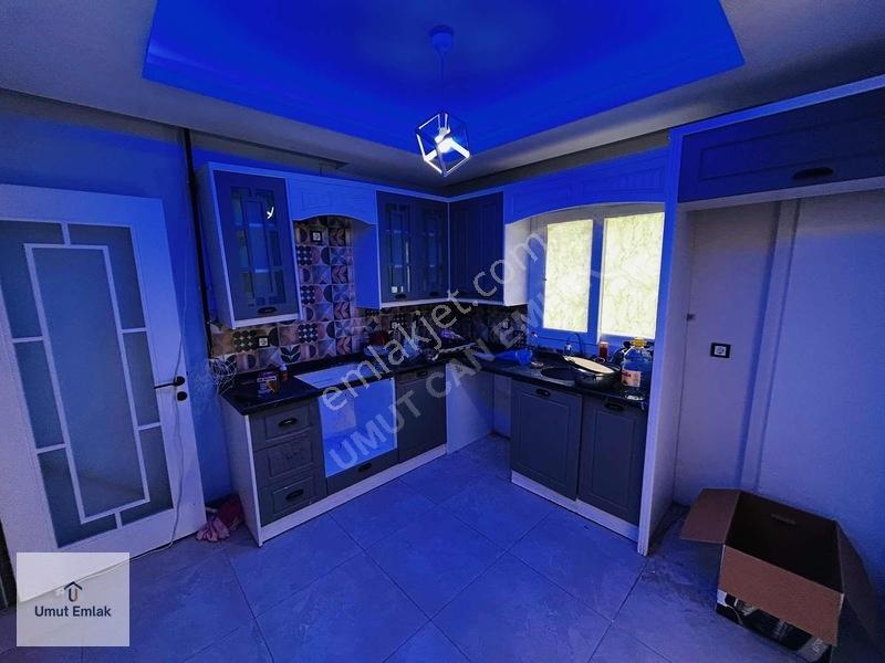 Hasarsız İskanlı Cadde Üstü Teraslı 3+1 Kapalı Mutfak 130 M2 — fotoğraf 4