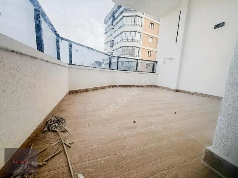 Emlakkent'den Satılık Deniz Manzaralı Geniş 3+1 Fırsat Daire — fotoğraf 10
