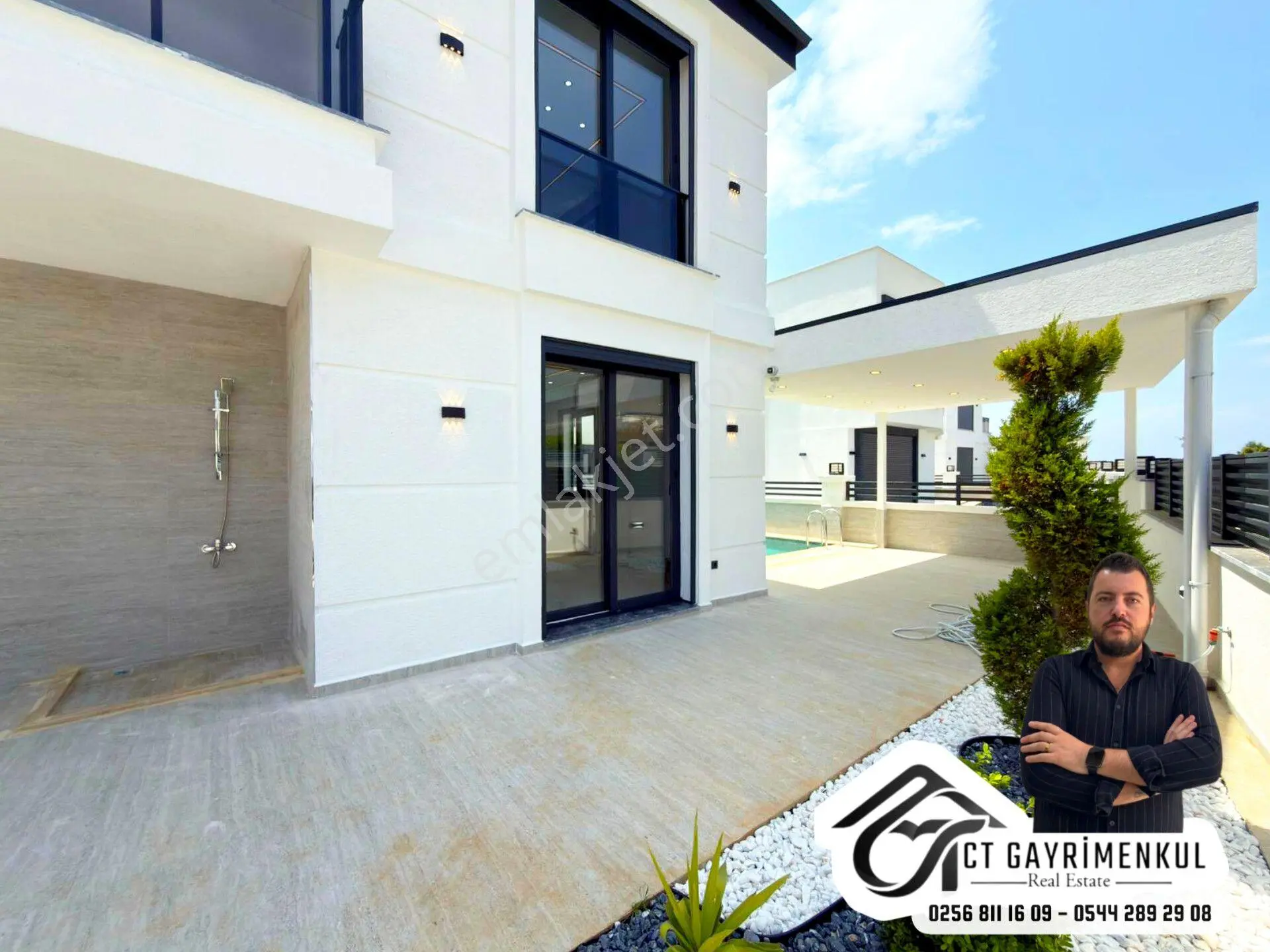 Didim'de Satılık 4+1 Tam Müstakil 300m2 Ayrı Mutfak Bahçeli Havuzlu Villa ! — fotoğraf 3