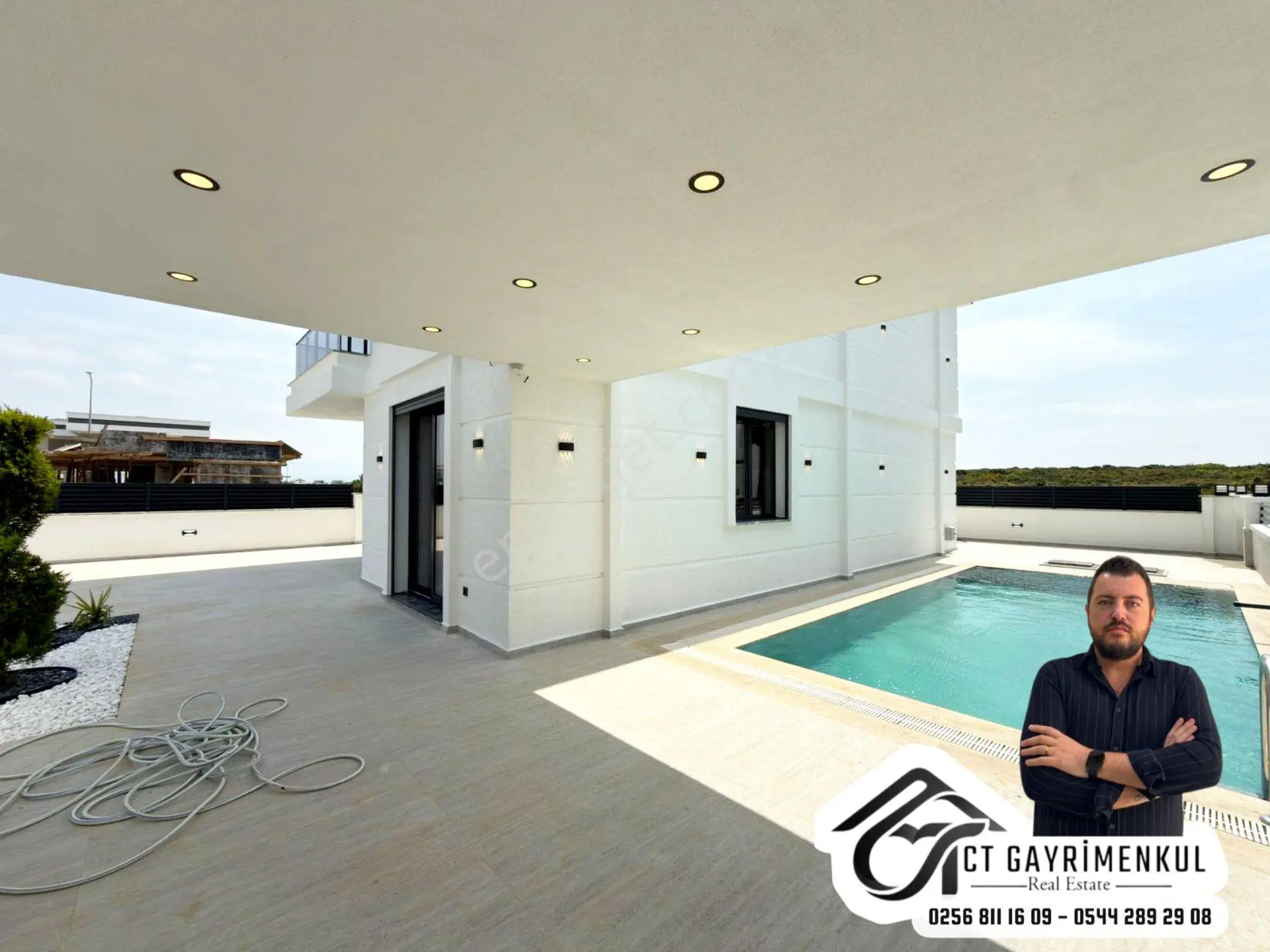 Didim'de Satılık 4+1 Tam Müstakil 300m2 Ayrı Mutfak Bahçeli Havuzlu Villa ! — fotoğraf 4