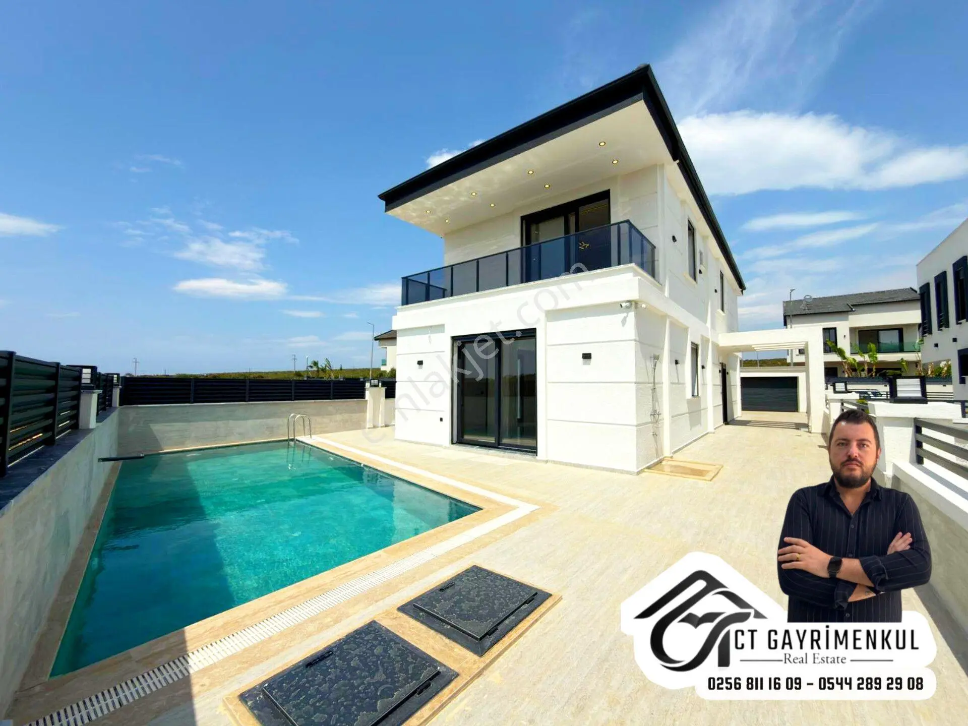 Didim'De Satılık 4+1 Tam Müstakil 300M2 Açık Mutfak Bahçeli Havuzlu Villa !