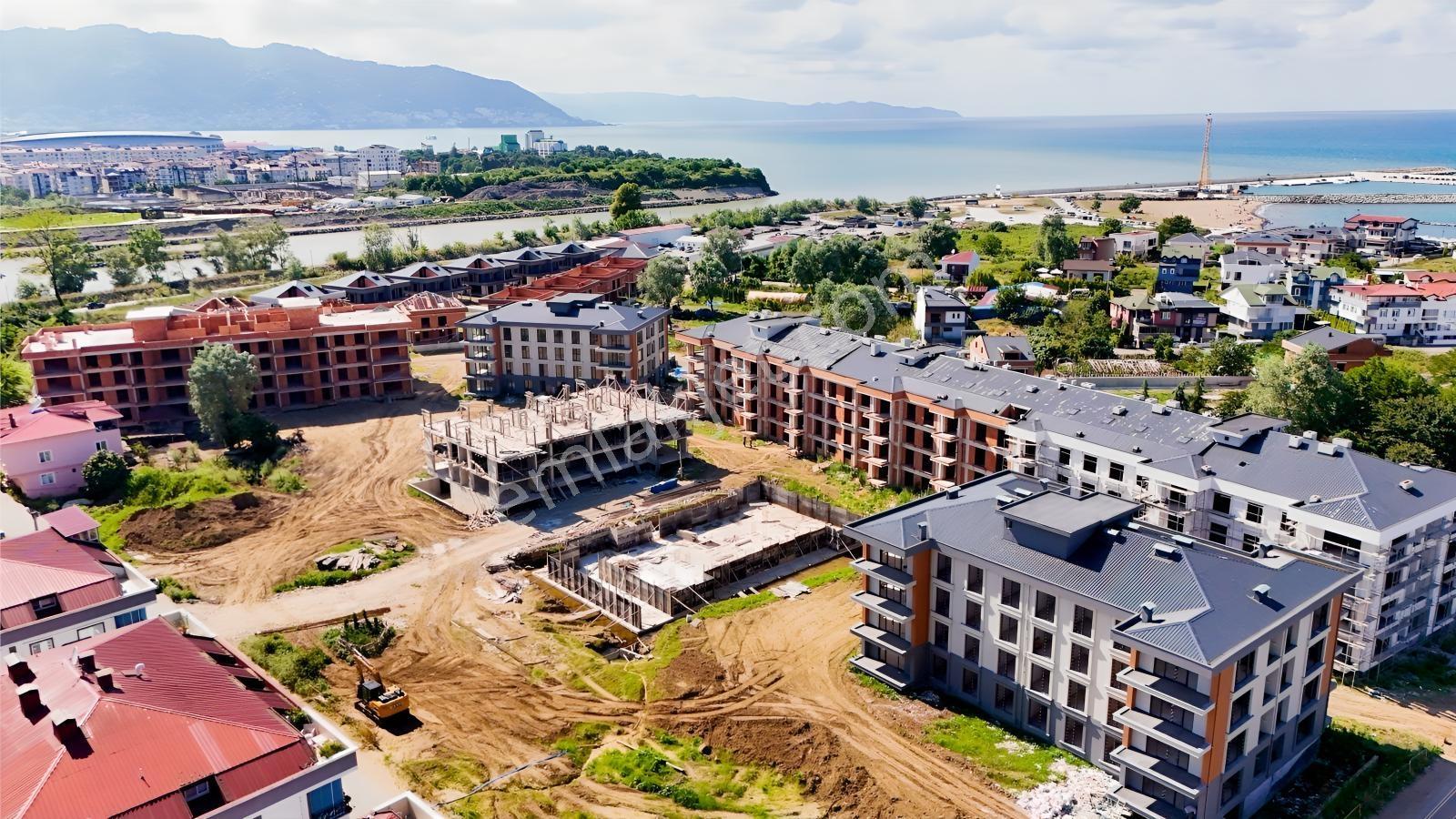 Cumhuriyet'Te Denize 250 M. Site İçi 2+1 Satılık Daire