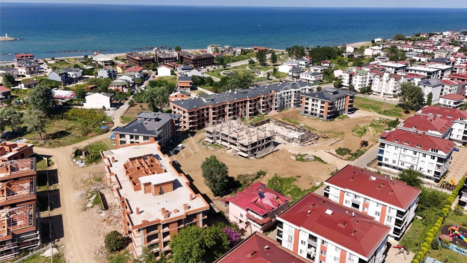 Cumhuriyet'te Denize 250 M. Site İçi 2+1 Satılık Daire — fotoğraf 2