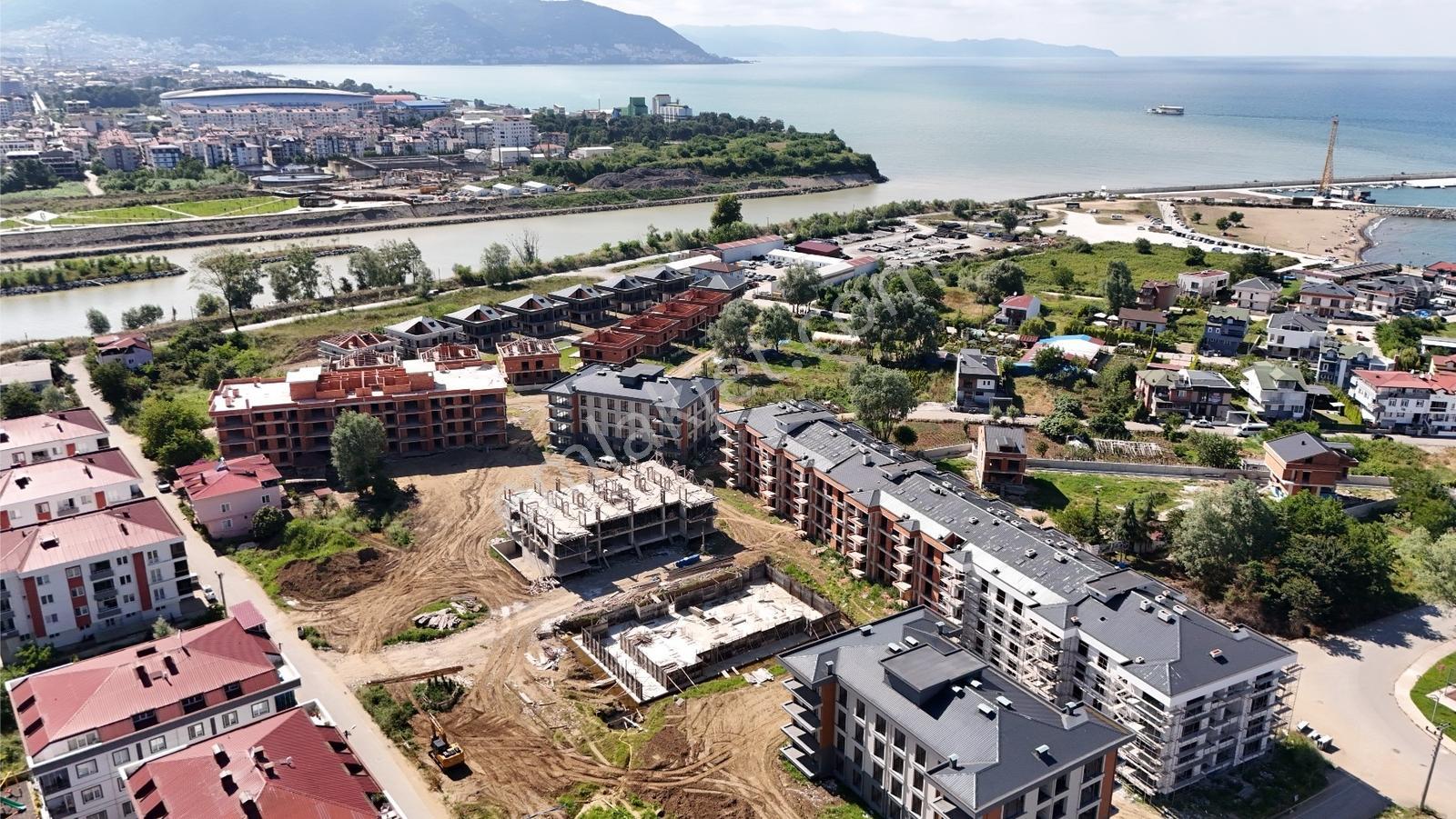 Cumhuriyet'te Denize 250 M. Site İçi 2+1 Satılık Daire — fotoğraf 3