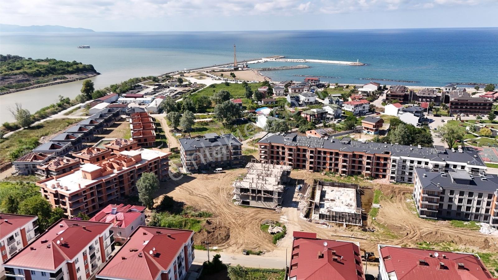 Cumhuriyet'te Denize 250 M. Site İçi 2+1 Satılık Daire — fotoğraf 7