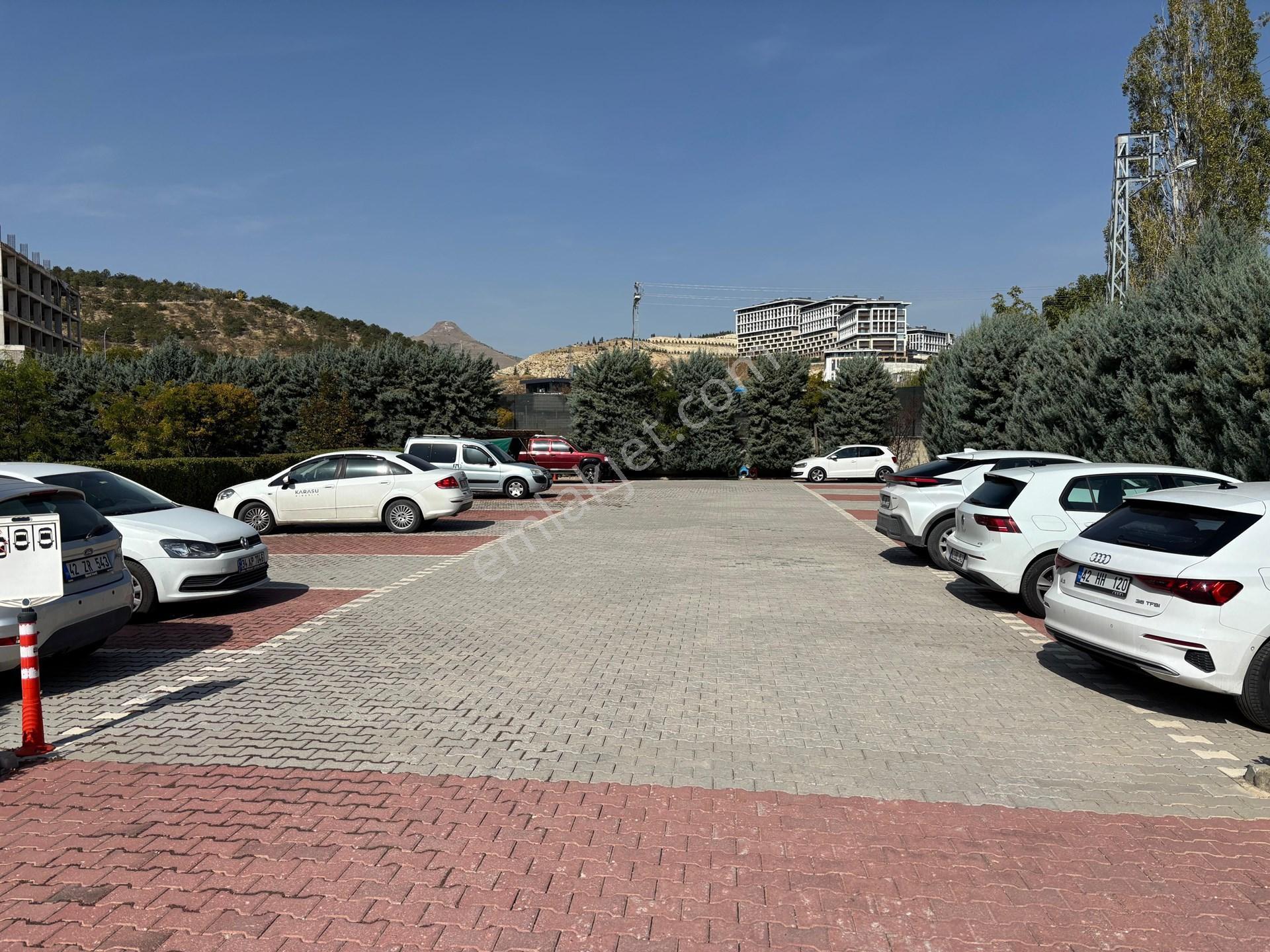 Meram Tıp Yakınında Huzur Kent Sitesinde Arakat1+0 Satılık Daire — fotoğraf 8