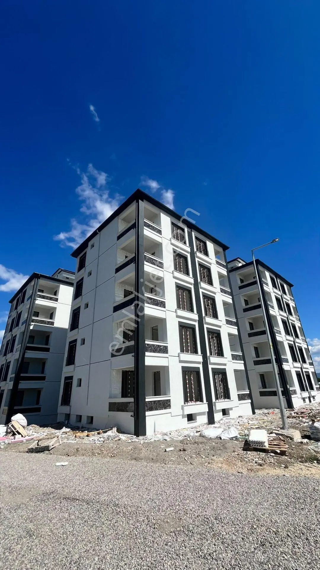 Burhaniye Badem Alanında 1+1, 65M²,Kapalı Mutfak,Doğa Manzaralı
