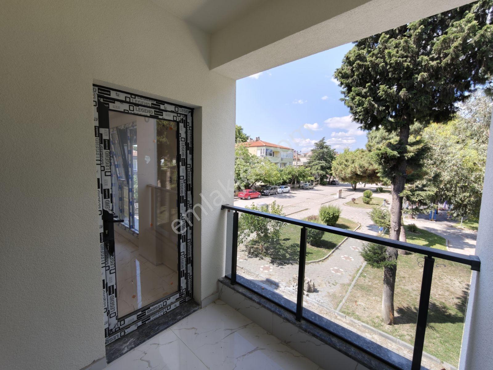 Şimşek'ten Bahçelievler De Kapalı Mutfak 2+1 Daire — fotoğraf 2