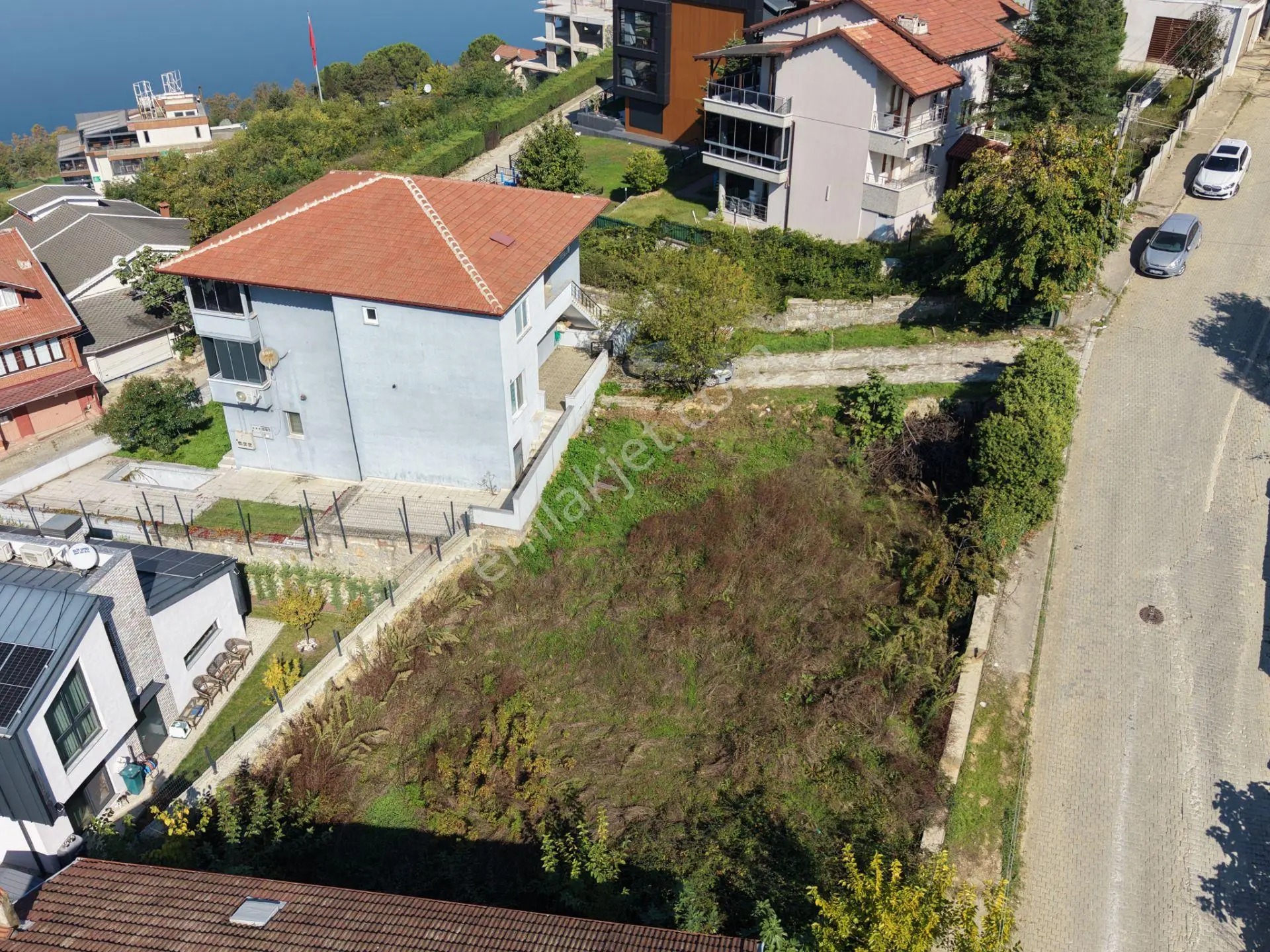 Sapanca’da Göl Manzaralı %60 İmarlı Satılık Arsa — fotoğraf 2
