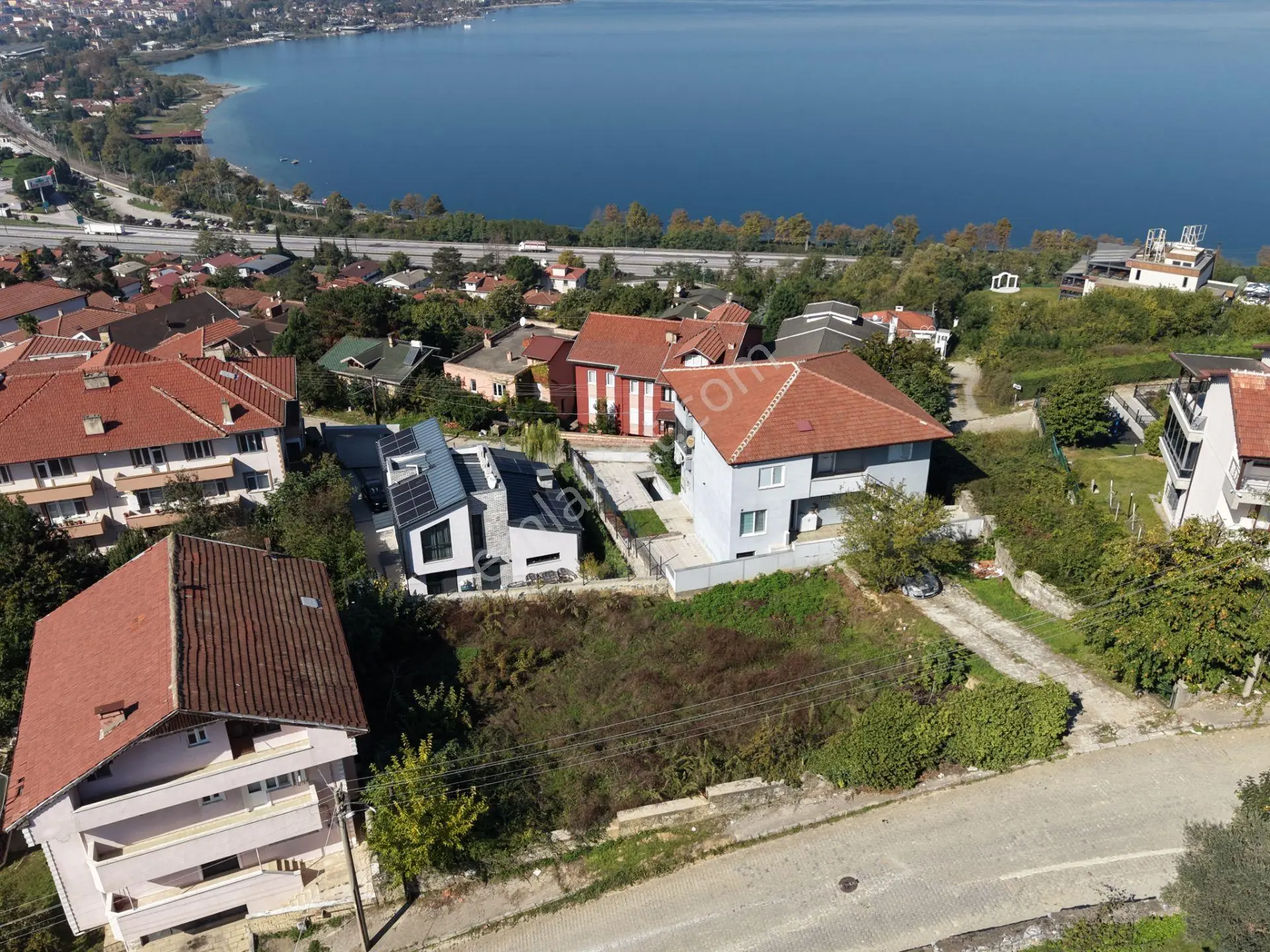 Sapanca’da Göl Manzaralı %60 İmarlı Satılık Arsa — fotoğraf 5