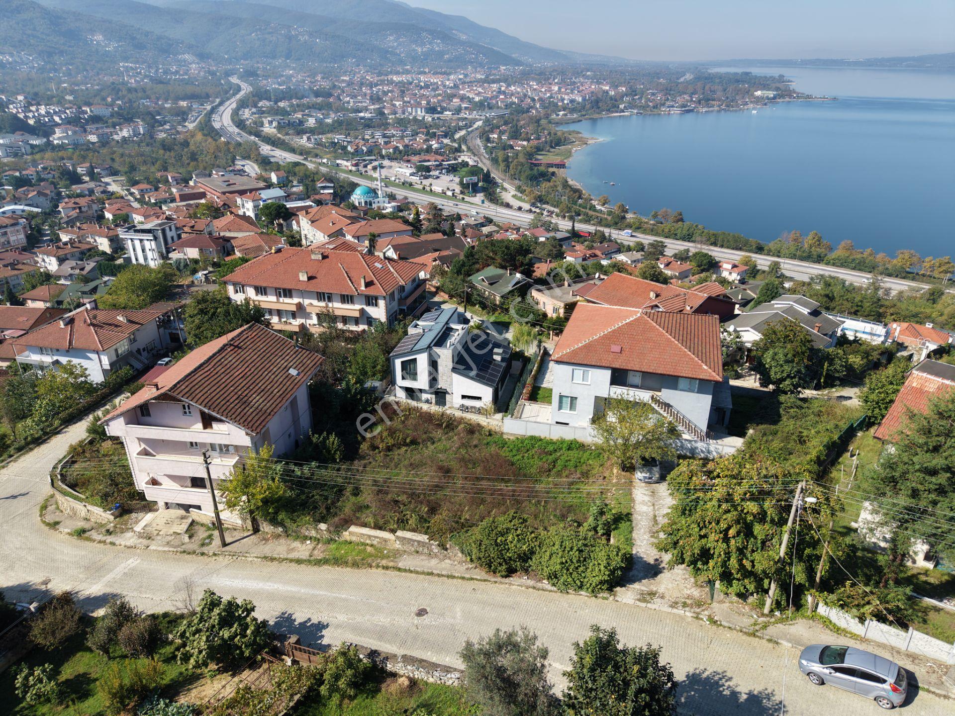 Sapanca’da Göl Manzaralı %60 İmarlı Satılık Arsa — fotoğraf 7
