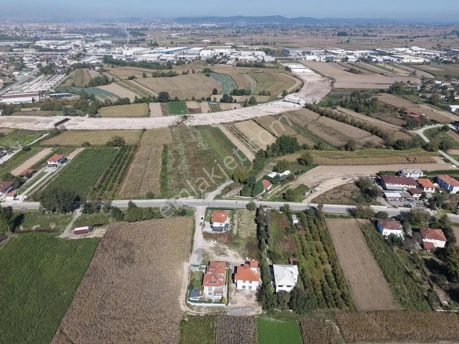 Söğüt Caddesinde Satılık 700 M2 Arsa — fotoğraf 16