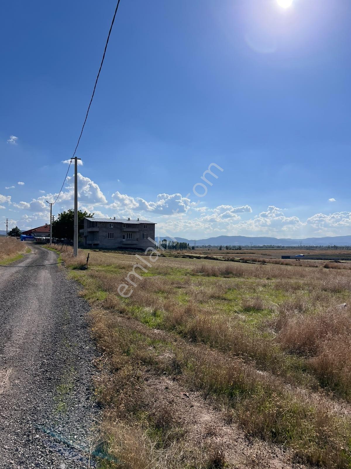 Afyon Sinanpaşa Akören'De 4 Kat İmarlı Satılık 1001M² Cazip Arsa