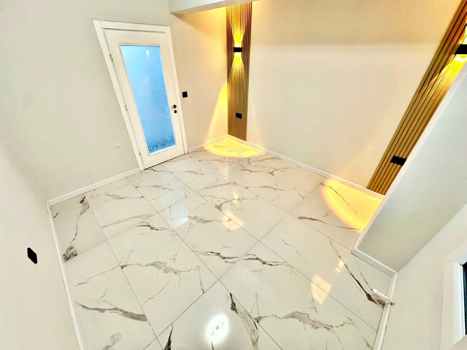 ⫸best Emlaktan⫷akçay'da Şok Fırsat! Lüks Tasarımıyla İçi Komple Yenilenmiş 1+1 Geniş Daire — fotoğraf 13