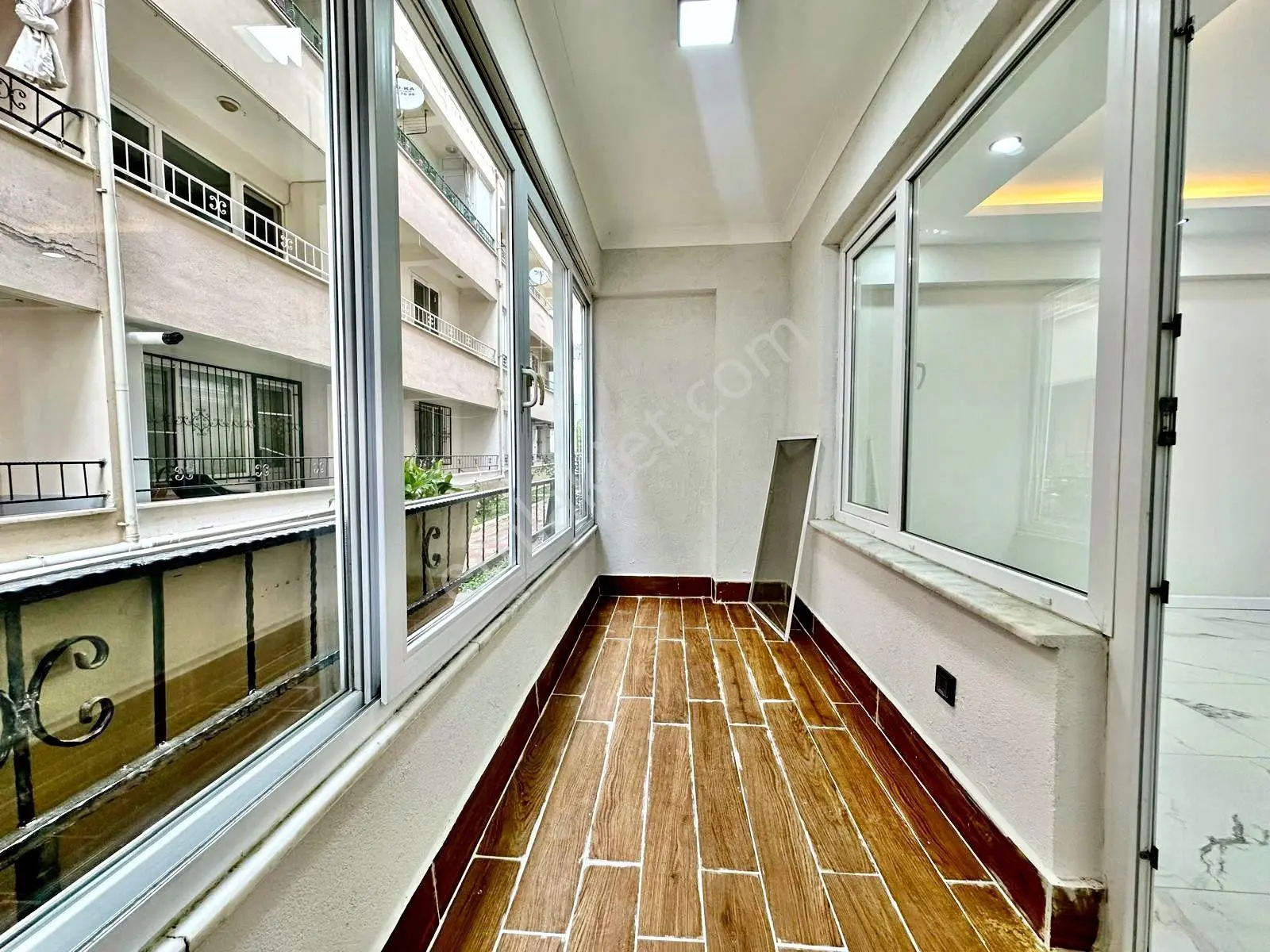 ⫸best Emlaktan⫷akçay'da Şok Fırsat! Lüks Tasarımıyla İçi Komple Yenilenmiş 1+1 Geniş Daire — fotoğraf 27