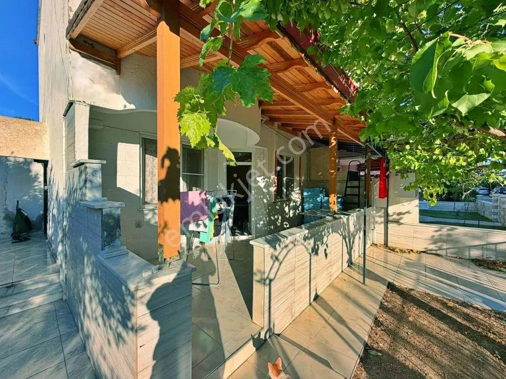 Uytundan Burhaniyede Site İçinde Havuzlu Bahçeli 3+1 Villa — fotoğraf 3