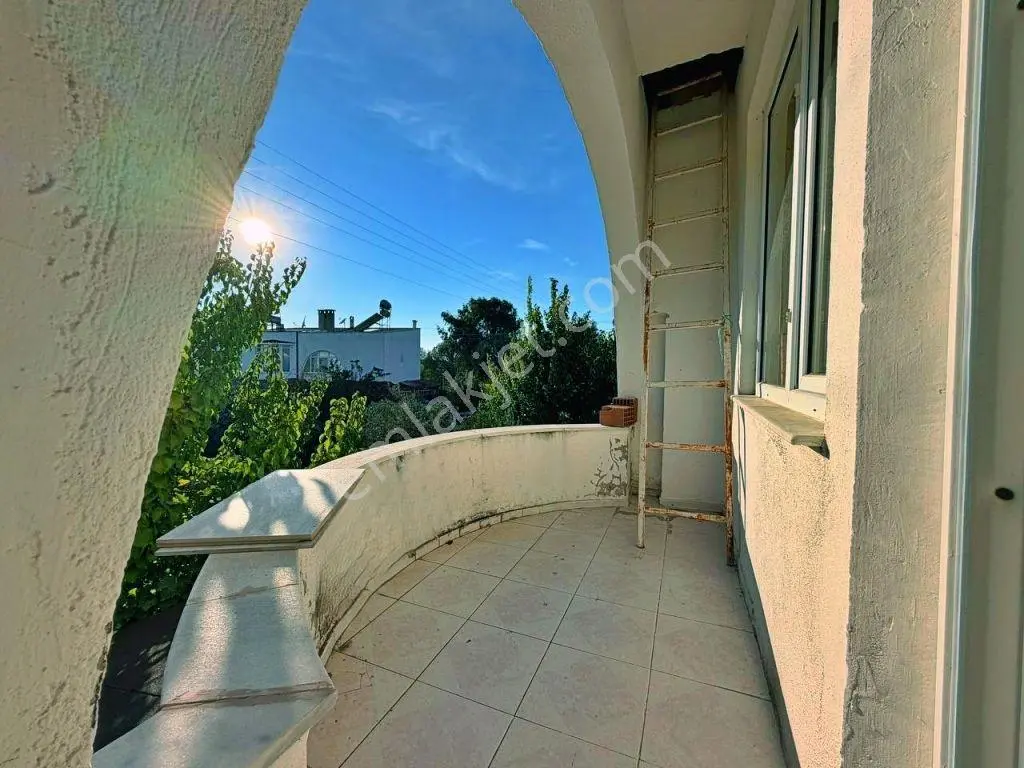Uytundan Burhaniyede Site İçinde Havuzlu Bahçeli 3+1 Villa — fotoğraf 16