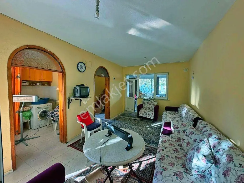 Uytundan Burhaniyede Site İçinde Havuzlu Bahçeli 3+1 Villa — fotoğraf 20
