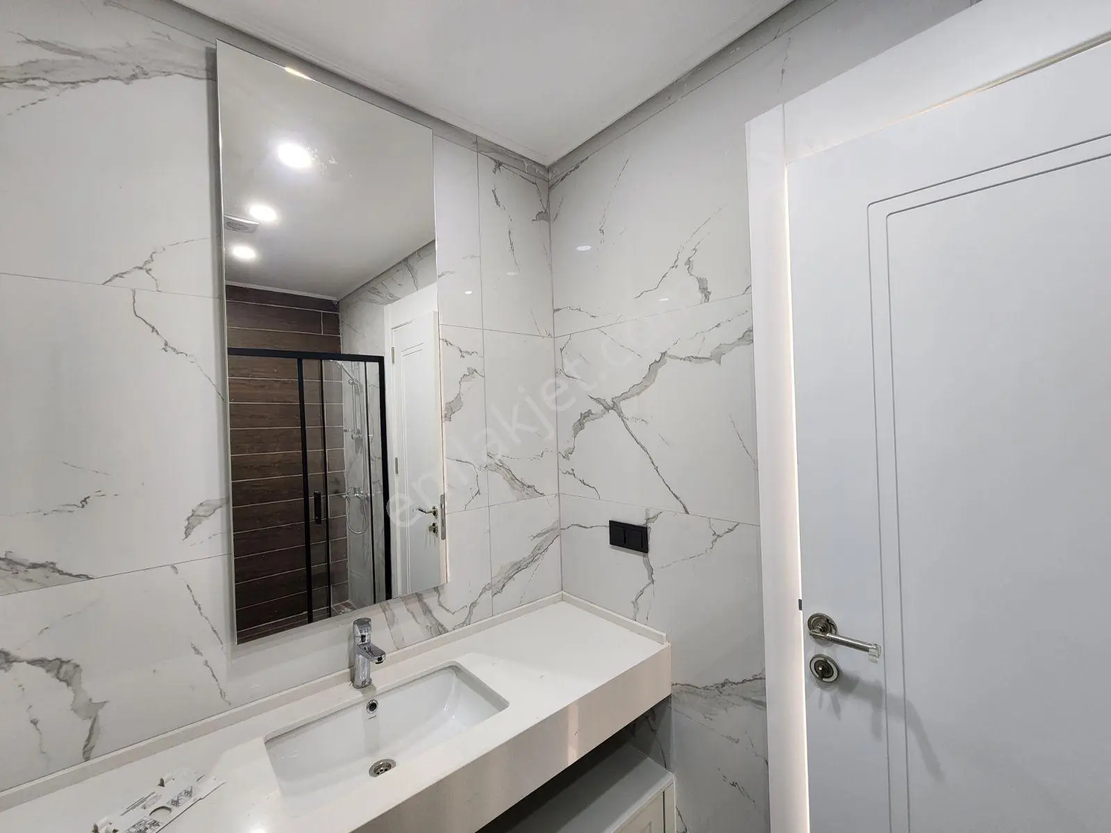 Ban 56'da Arakat 205m2, Otoparklı, Giyinme Ve Çamaşır Odalı 3+1 — fotoğraf 39