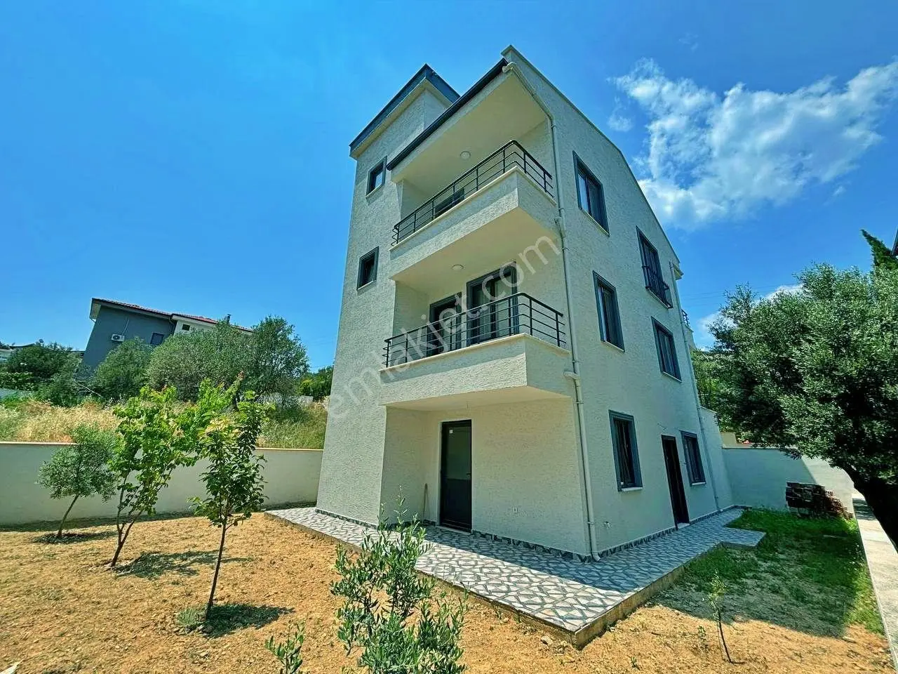 Uytundan Pelitköyde Denize 300 Metre Bahçeli 6+2 Müstakil Villa