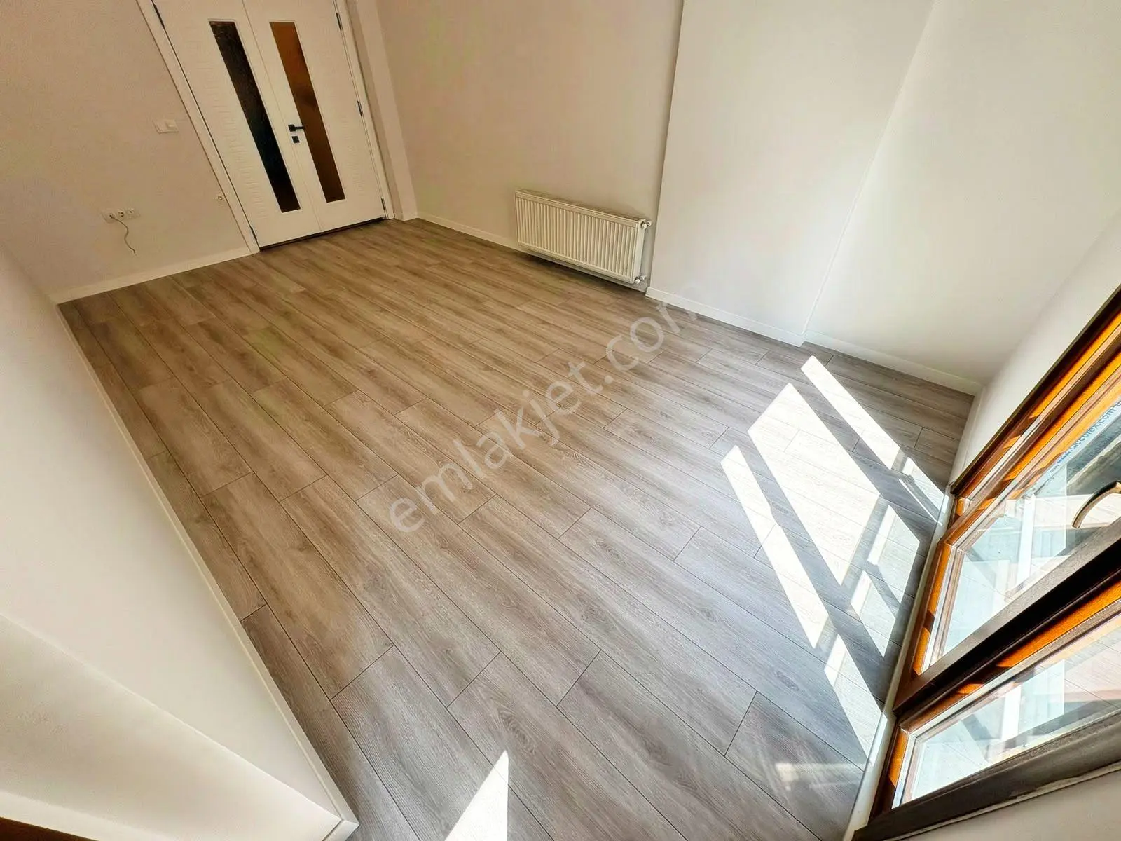 Aktif'ten Akçay'da Satılık Yüzme Havuzlu Arakat Kapalı Otoparklı 2+1 Daire — fotoğraf 5