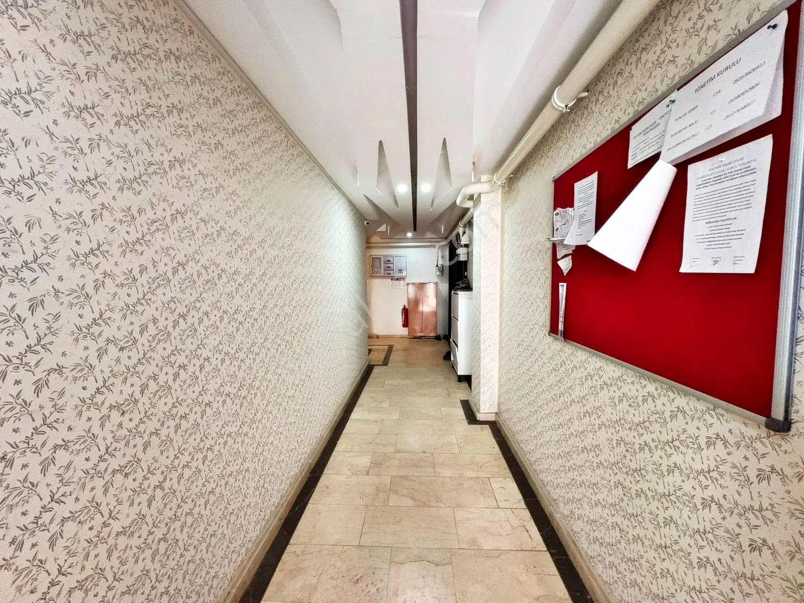 Aktif'ten Akçay'da Satılık Yüzme Havuzlu Arakat Kapalı Otoparklı 2+1 Daire — fotoğraf 6