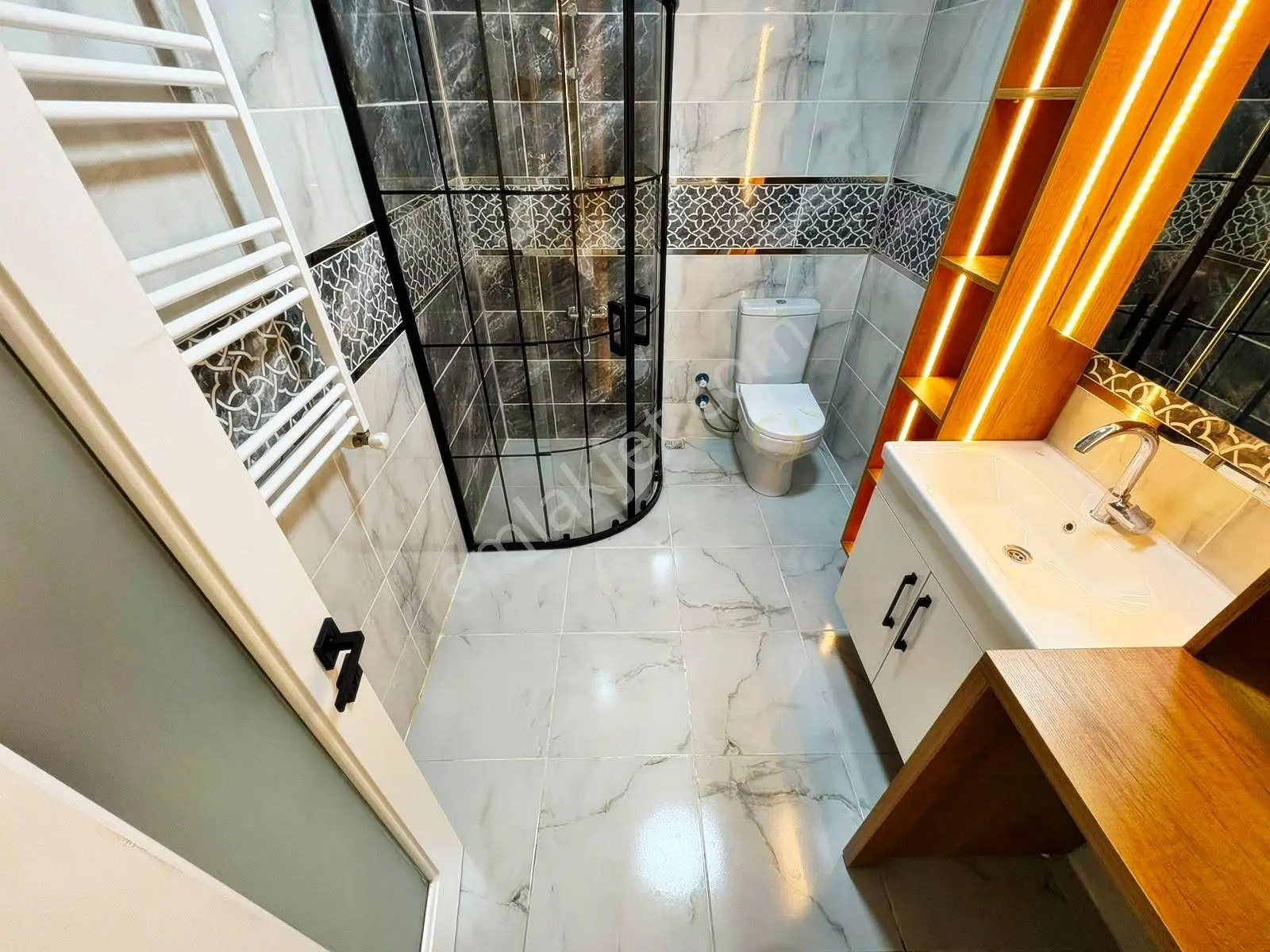 Aktif'ten Akçay'da Satılık Yüzme Havuzlu Arakat Kapalı Otoparklı 2+1 Daire — fotoğraf 19