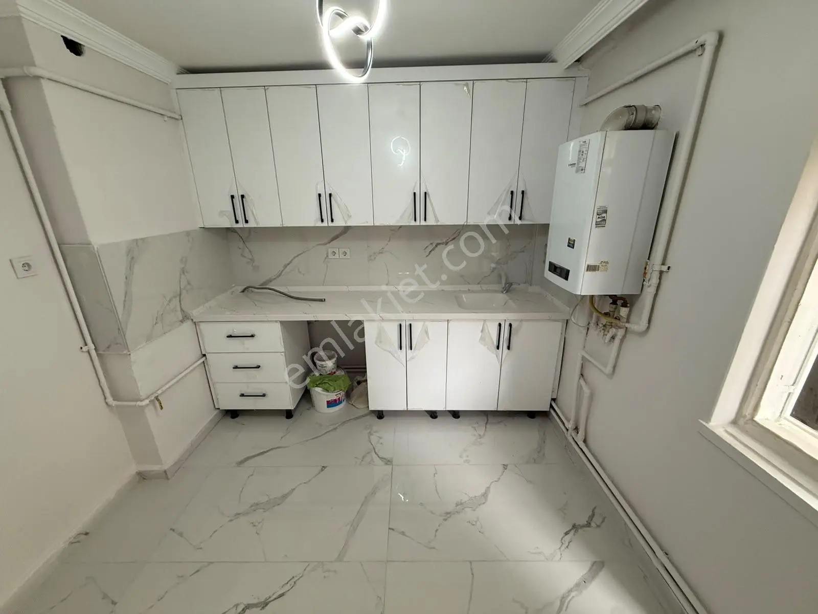Altınpark Karşısı Full Yapılı Kat Konumunda Kilerli Fırsat Daire — fotoğraf 3