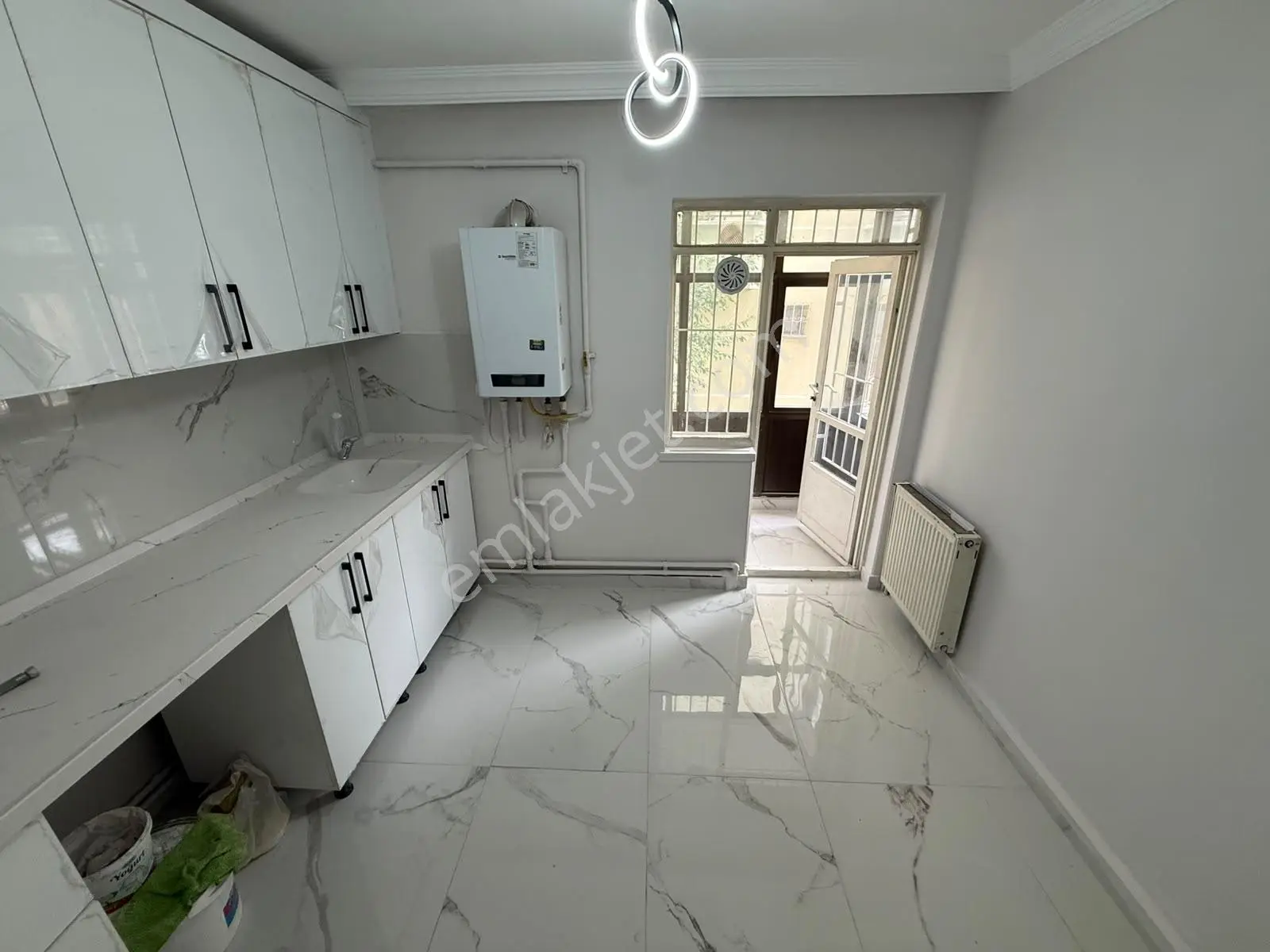 Altınpark Karşısı Full Yapılı Kat Konumunda Kilerli Fırsat Daire — fotoğraf 4