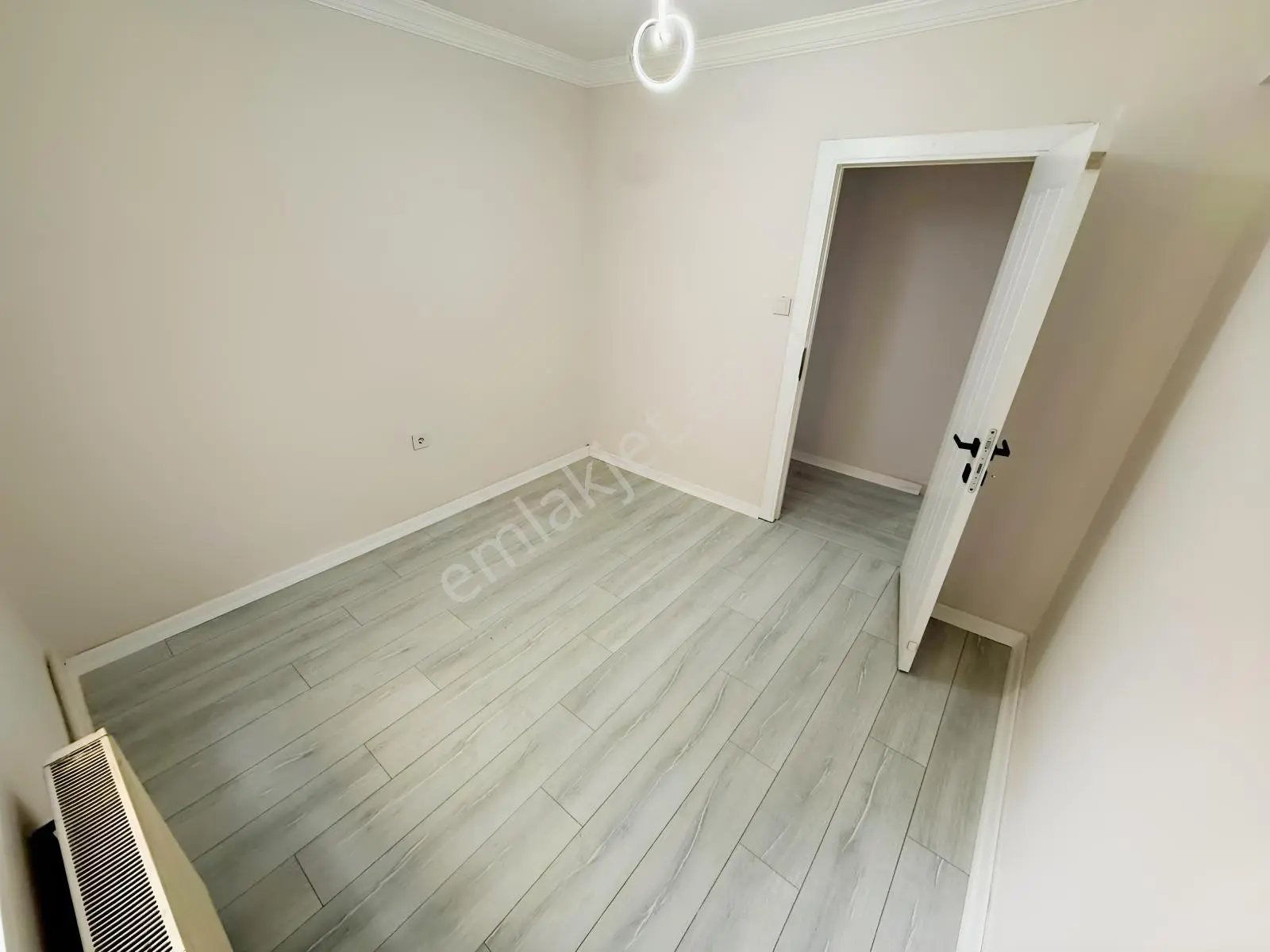 Altınpark Karşısı Full Yapılı Kat Konumunda Kilerli Fırsat Daire — fotoğraf 10
