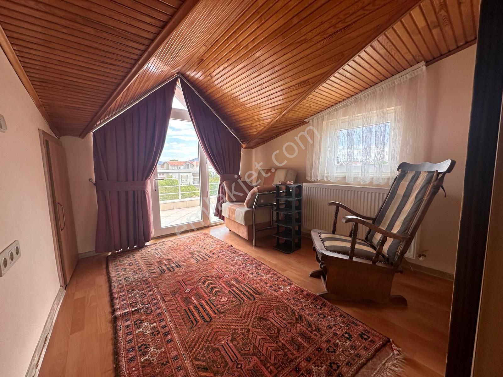 Altınova Sahilde Satılık Tam Müstakil Villa — fotoğraf 17