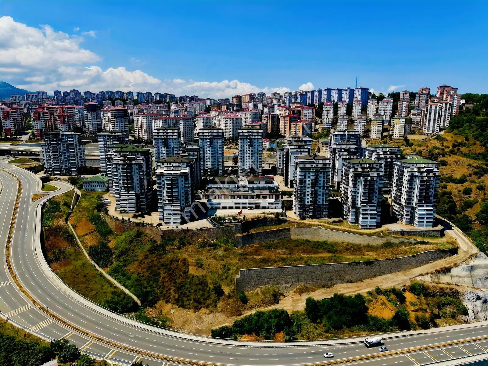 1001 Pırlanta Sitesi Deniz Manzaralı 3+1 Fırsat Daire!