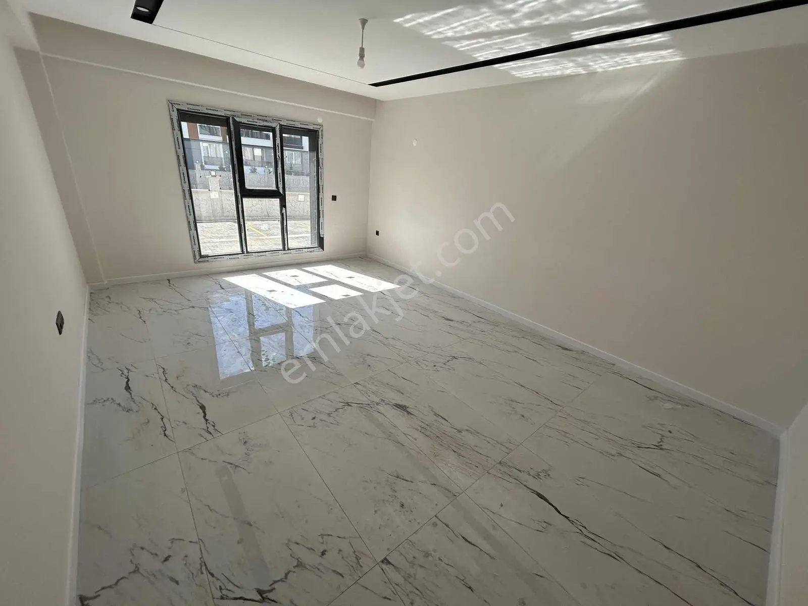 Onmax Bademlanında Satılık 2+1 Avantajlı Konumda Lüx Daire — fotoğraf 4