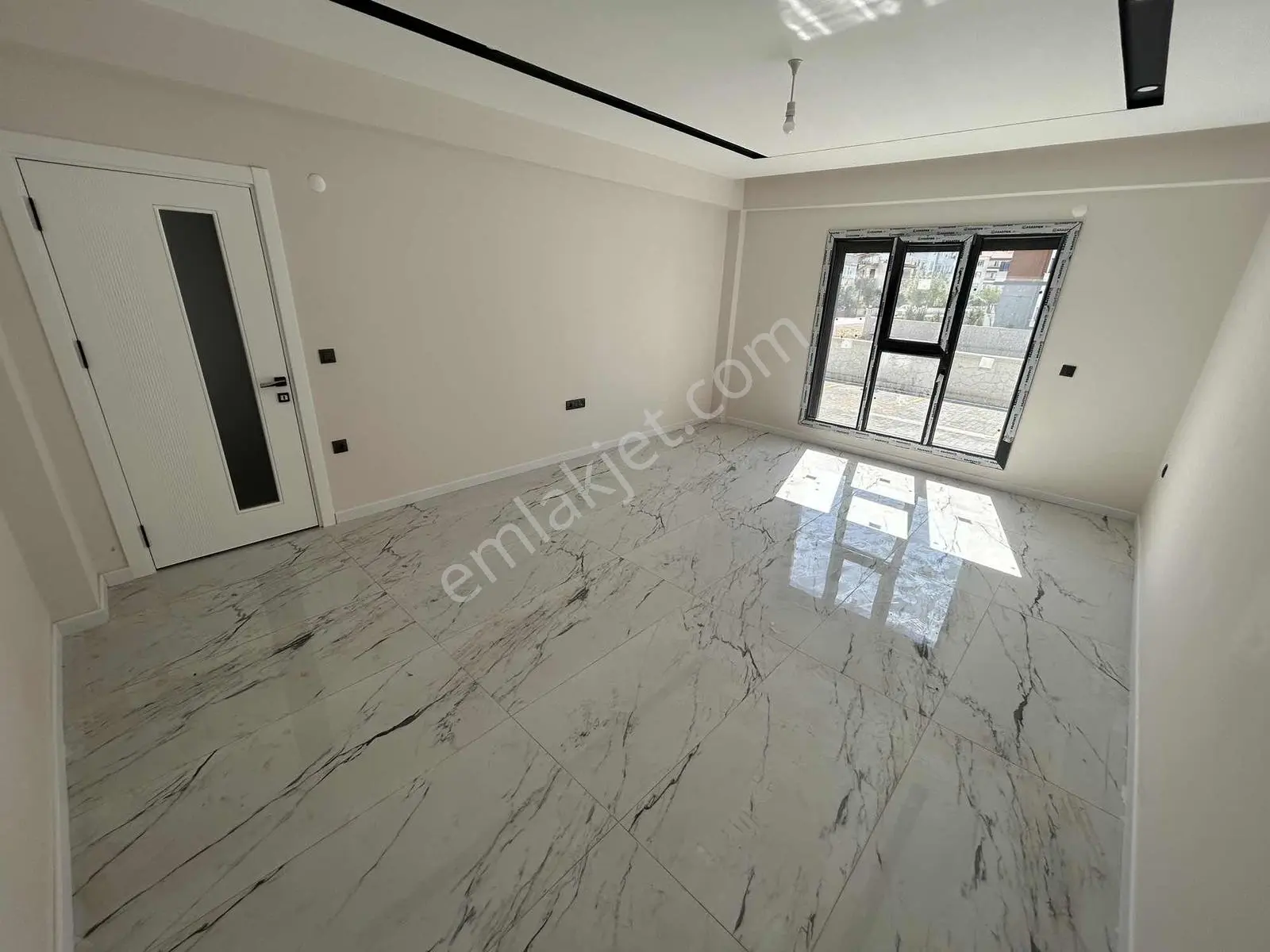 Onmax Bademlanında Satılık 2+1 Avantajlı Konumda Lüx Daire — fotoğraf 5