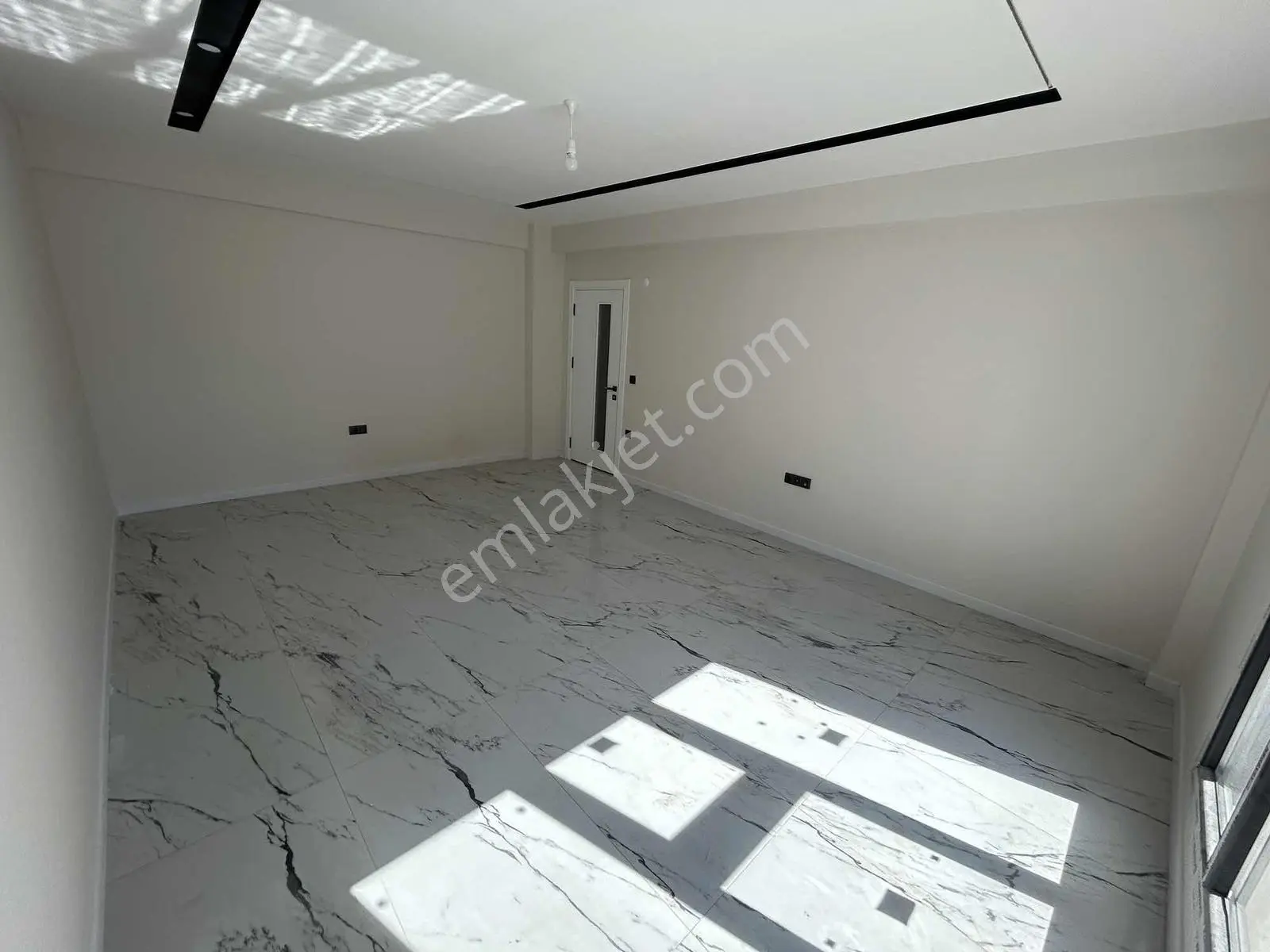 Onmax Bademlanında Satılık 2+1 Avantajlı Konumda Lüx Daire — fotoğraf 6