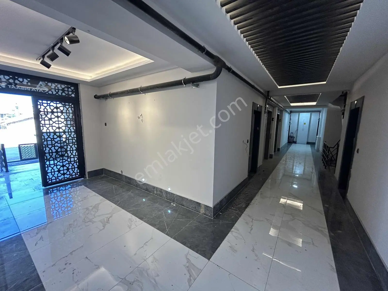 Onmax Bademlanında Satılık 2+1 Avantajlı Konumda Lüx Daire — fotoğraf 23