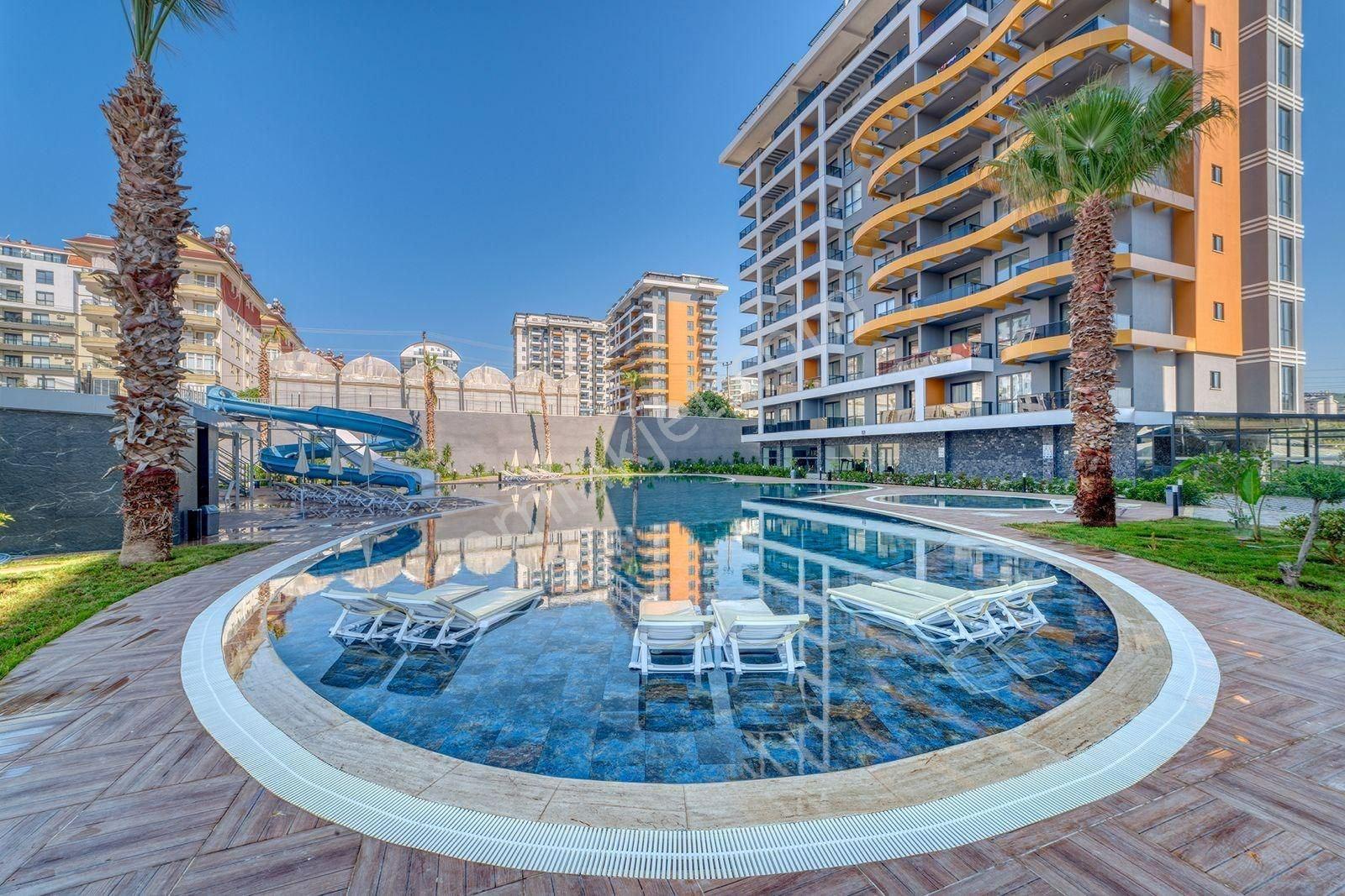 Alanya Avsallarda Muhteşem Komplekse Sahip Denize 800M 2+1 Penthouse
