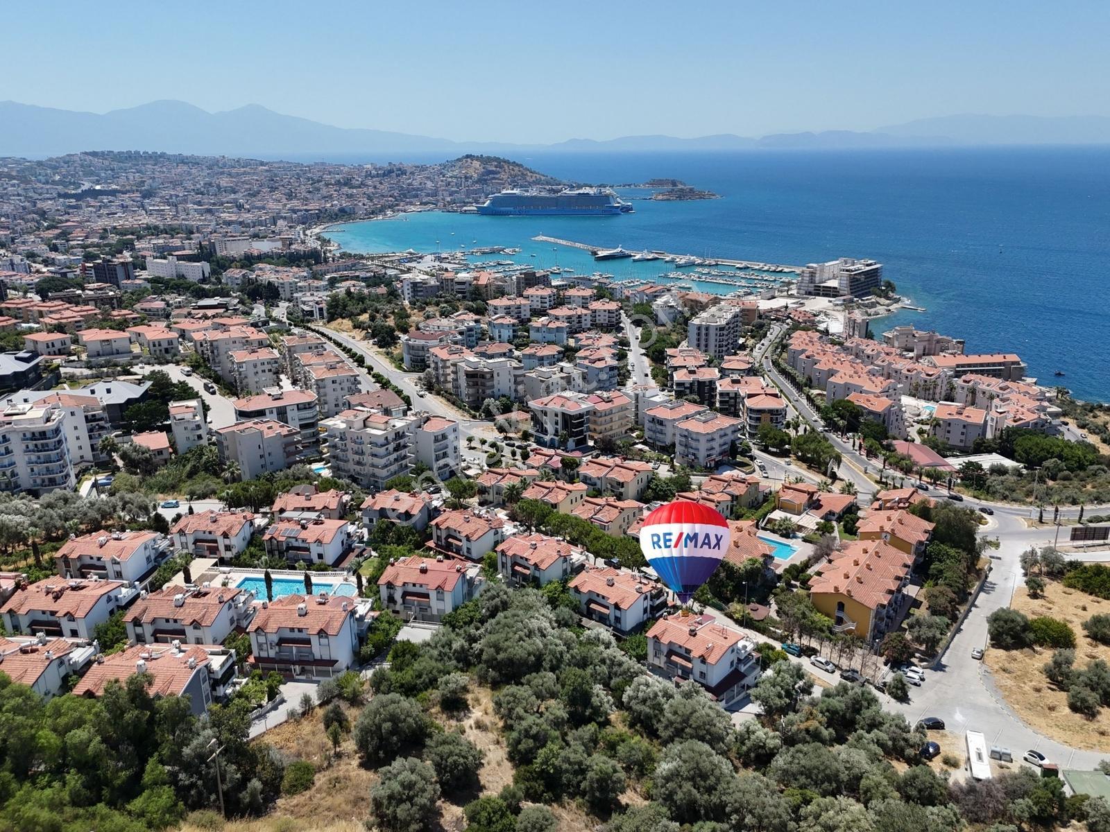 Kuşadası Marina Bölgesi Akdemir Sitesinde Forleks Satılık Villa!
