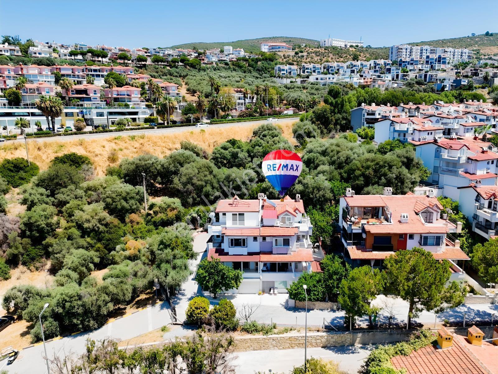 Kuşadası Marina Bölgesi Akdemir Sitesinde Forleks Satılık Villa! — fotoğraf 2